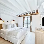 Spacious & Luxurious Apartment