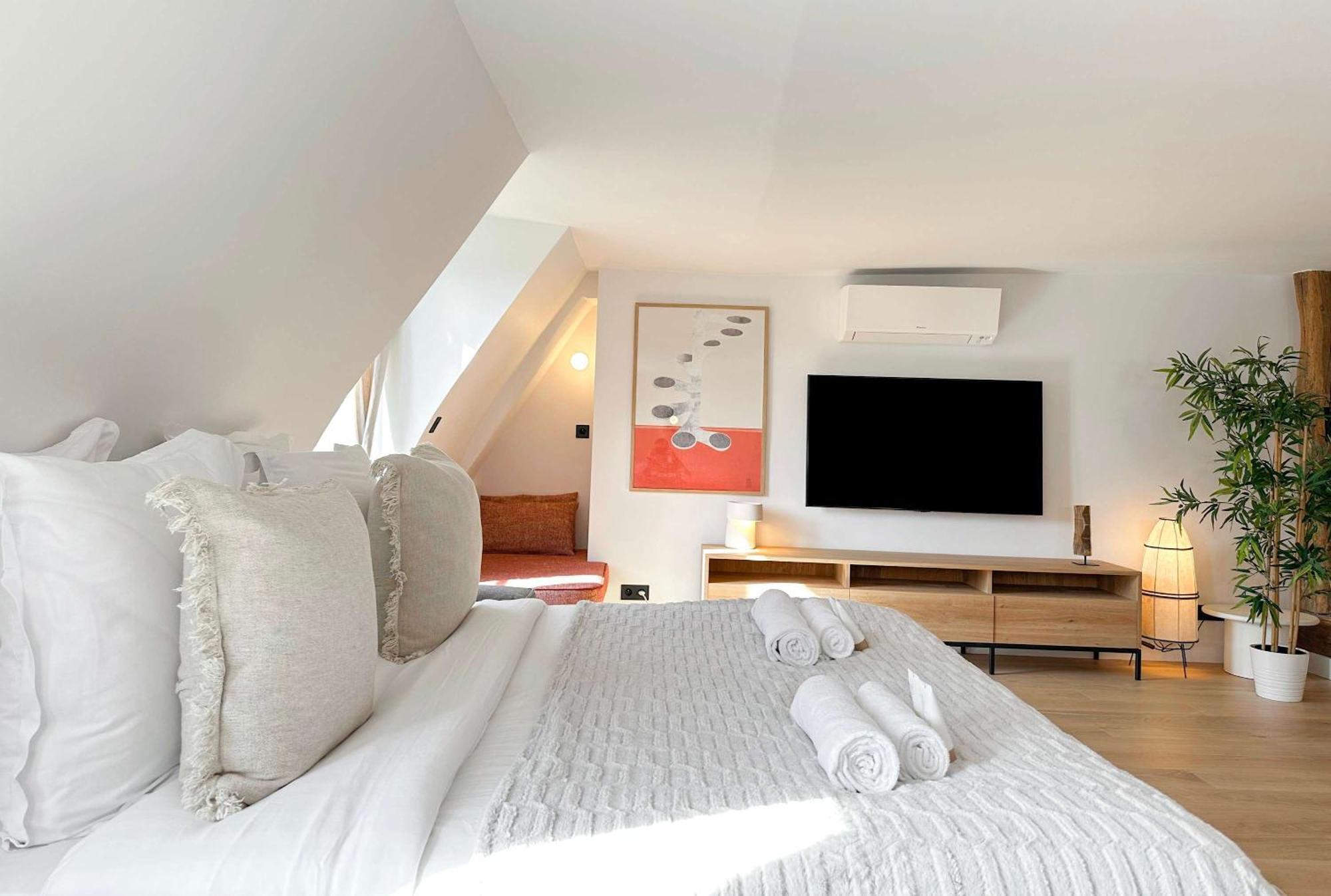 Spacious & Luxurious Apartment