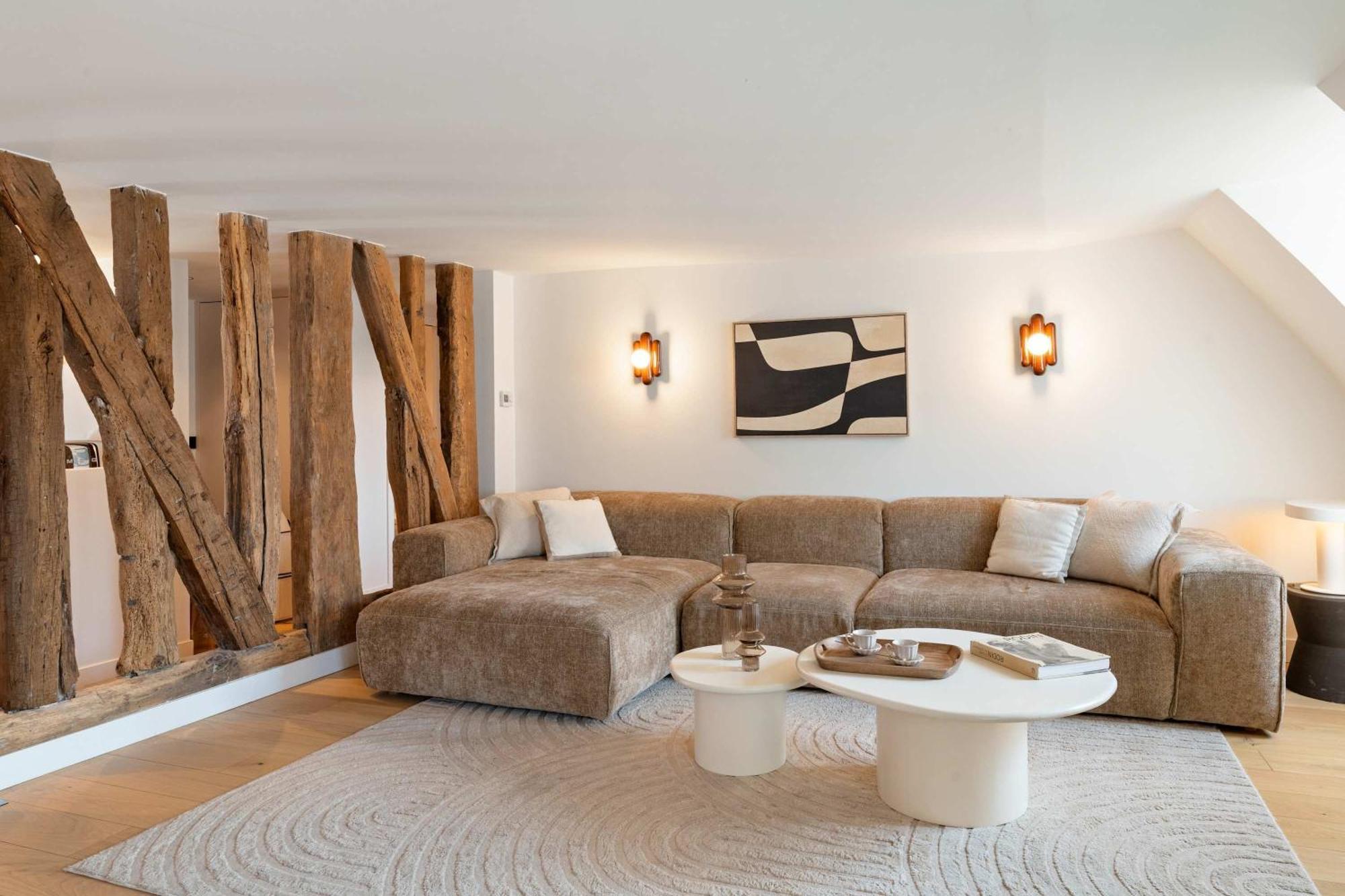Spacious & Luxurious Apartment *