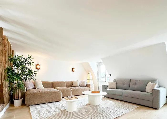 Spacious & Luxurious Apartment